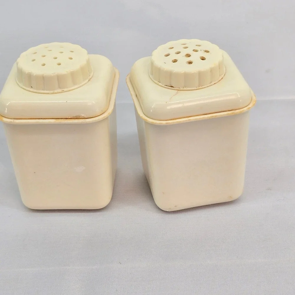 Vintage Lustroware Rooster Salt Pepper Shakers Cream Mid Century‎ Farmhouse